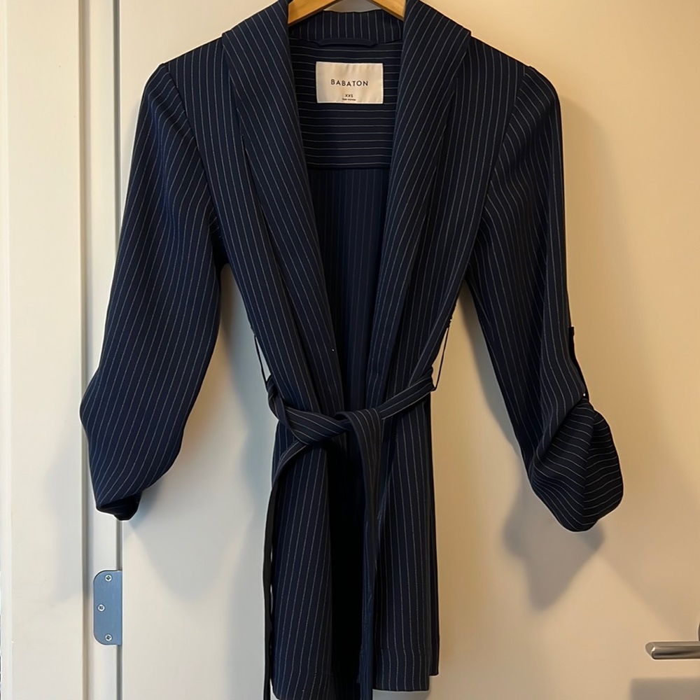Aritzia Babaton Kahlo Pinstripe Kimono Style Blazer XXS (Navy w/ white stripes)